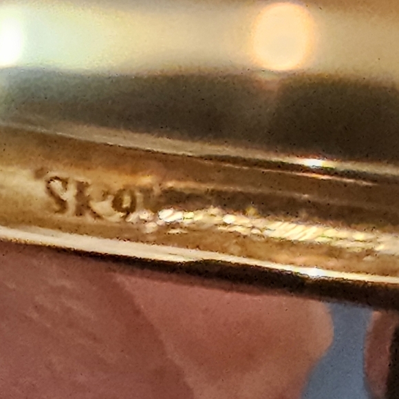 Gold 10KT Ring with Elegant Design - Picture 7 of 10